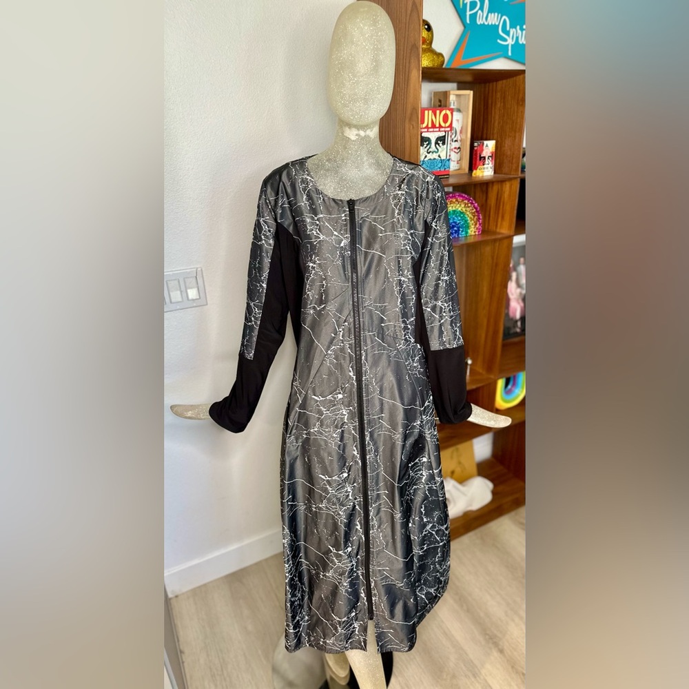 Sun Kim Women's Elegant Black and Gray Long Sleeve Zip-up Dress. Size XLarge